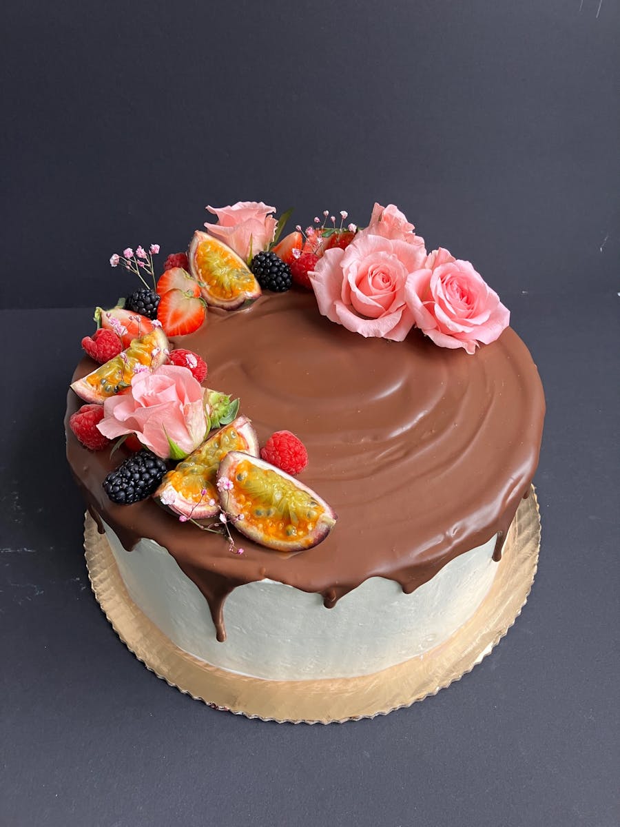 Čokoládovo-mascarpone torta s ovocím – extra vysoká M