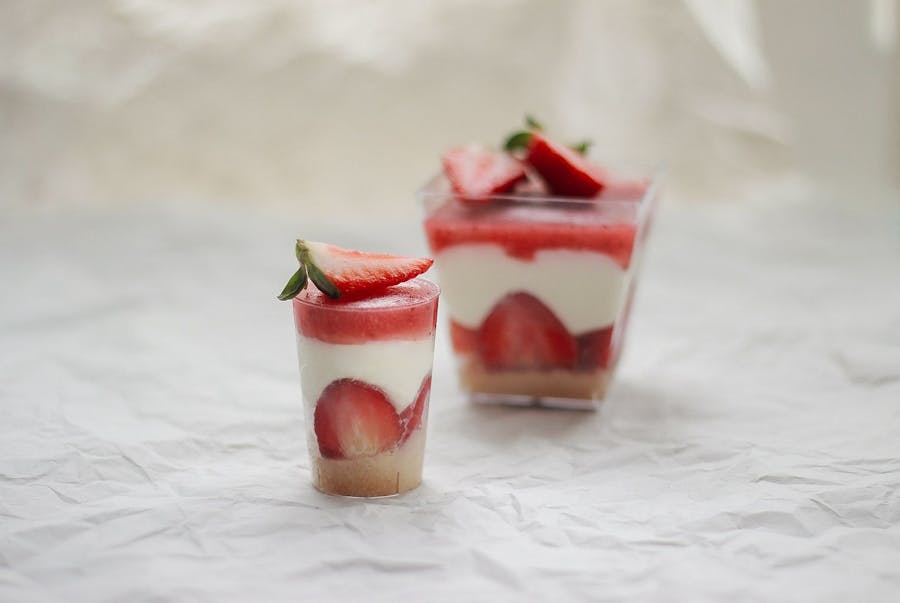 Jahodový cheesecake v poháriku mini